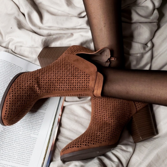 🚨ON SALE//The Clarice//camel ankle bootie - Picture 3 of 8